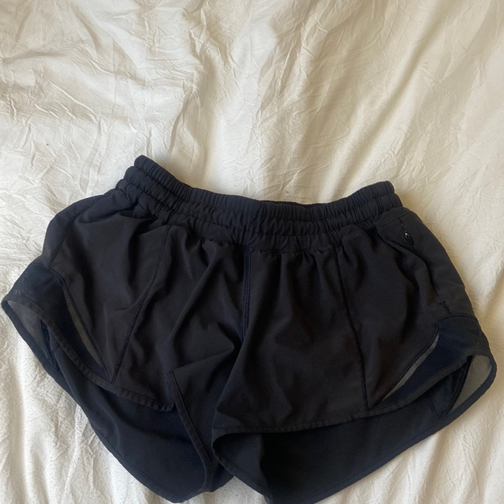 Lululemon low rise hotty hot shorts
